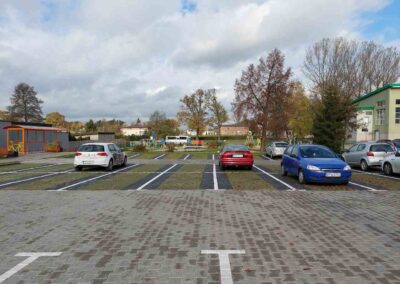 Parking Dłutów, prace ziemne i układanie kostki